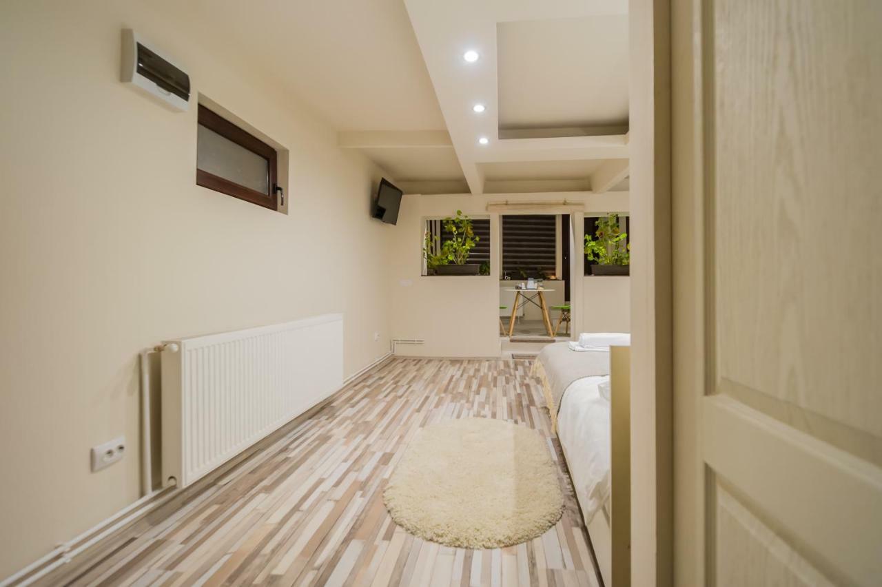 Geppetto'S Studio Brasov Bagian luar foto