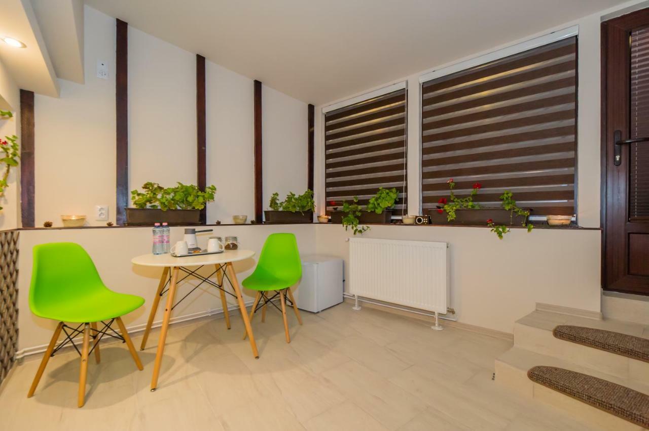 Geppetto'S Studio Brasov Bagian luar foto